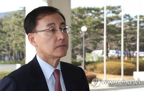 김수남 검찰총장이 6일 오전 서울 서초구 대검찰청사로 출근하고 있다.  (사진=연합)